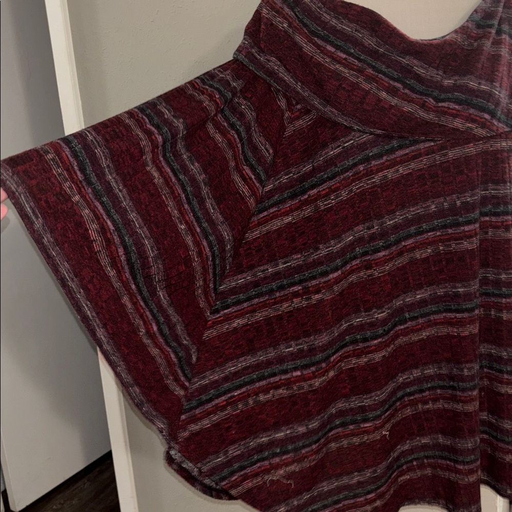 I. N. STUDIO Maroon Sweater/Poncho Top - Picture 4 of 4